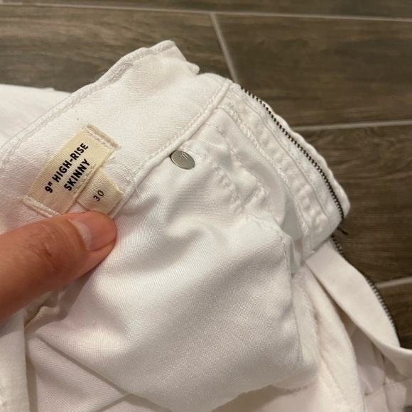 Madewell - White 9” High Rise Skinny Jeans - Picture 6 of 12